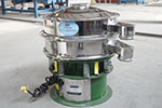 600型三次元振動篩，產量可達500kg/h。