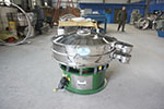 1000型三次元振動篩，產量可達1100kg/h。
